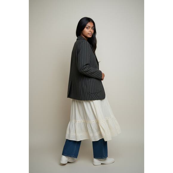 Lorena Antoniazzi Black & Gold Pinstripe Virgin Wool Blazer – Size 40 (US 6-8) - Picture 4 of 8